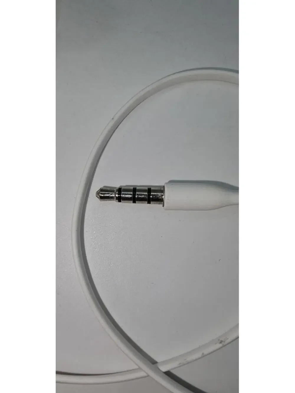 White Samsung Wired Earbuds with Inline Microphone